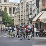 Le Marais,Center ,5 Minute Eiffel Tour And Louvre Meusm ,1 Mins Metro
